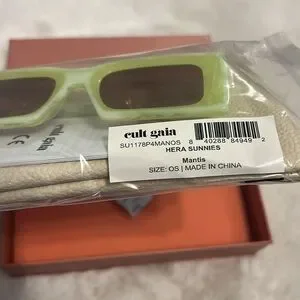 cult gaia | Accessories | Cult Gaia Hera Sunglasses In  display picture 1
